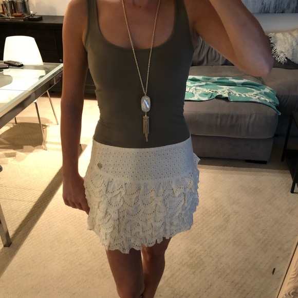 Ivory layered lace skirt. - Picture 2 of 8